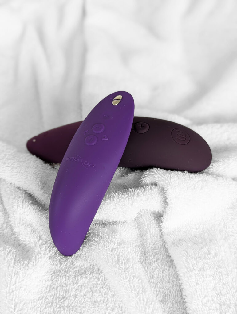 Womanizer Next och We-Vibe Melt 2 jämförda sida vid sida