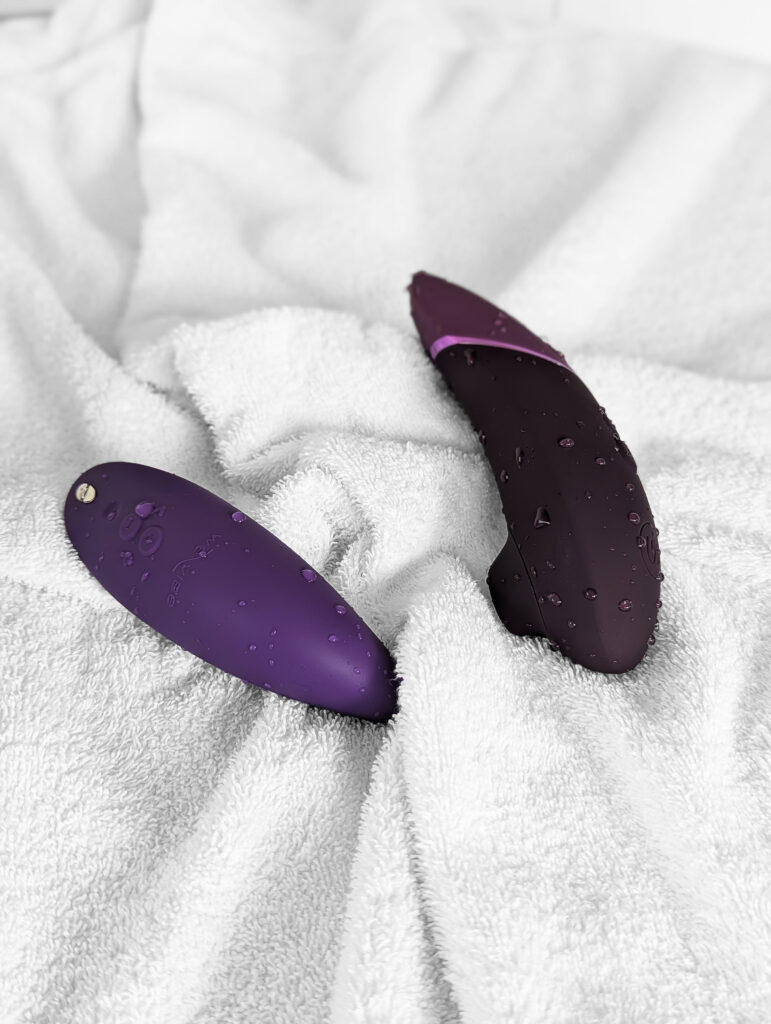 Womanizer Next och We-Vibe Melt 2 jämförda sida vid sida